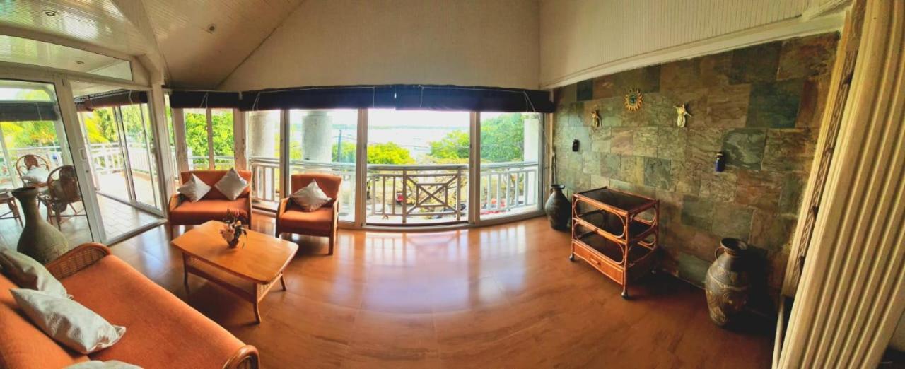 Beachfront Penthouse With Panoramic Ocean View Grand-Baie Exterior photo