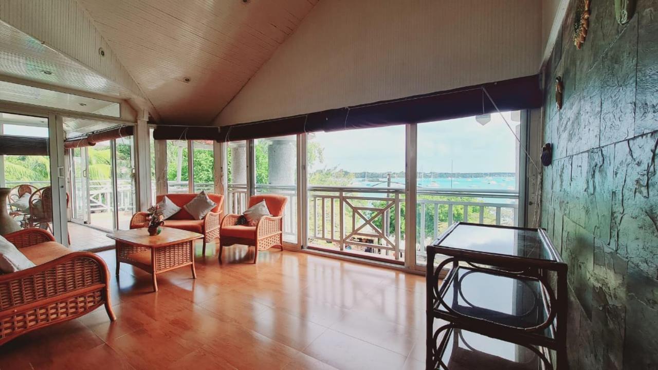 Beachfront Penthouse With Panoramic Ocean View Grand-Baie Exterior photo